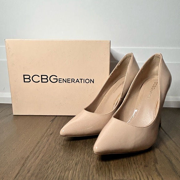 BCBGeneration - BCBGeneration Women Heidi Smooth Patent Shell Pumps - Picture 1 of 6